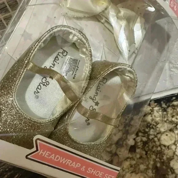 NEW! Girl Rising Star Shoes & Headwrap Set, Gold, 0-6m - Picture 4 of 9